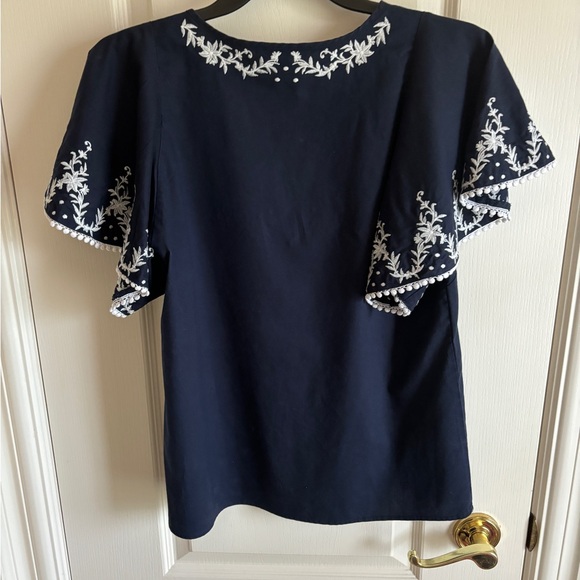 Adorable J.Crew navy flutter-sleeve embroidered top - size S - Picture 3 of 6